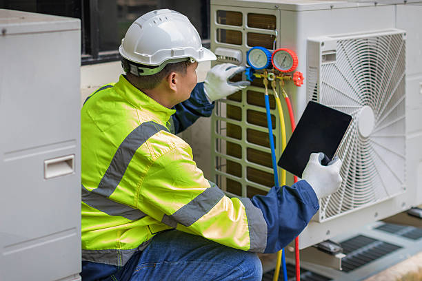Professional Hvac technician working in Aurora, MO